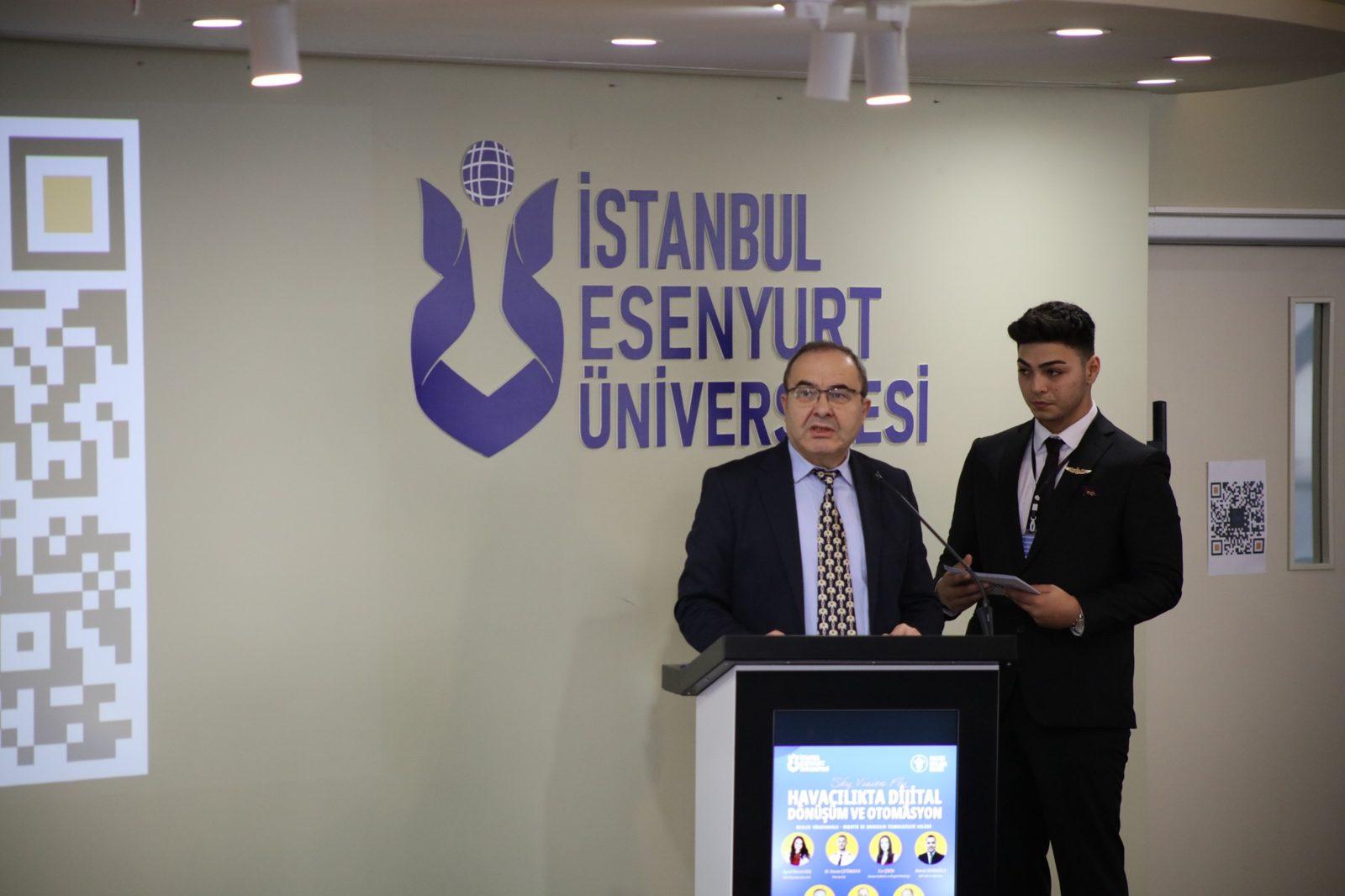 Havacılık zirvesinde konuşmacı